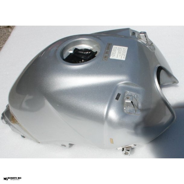 Honda CBF600 tank i slv