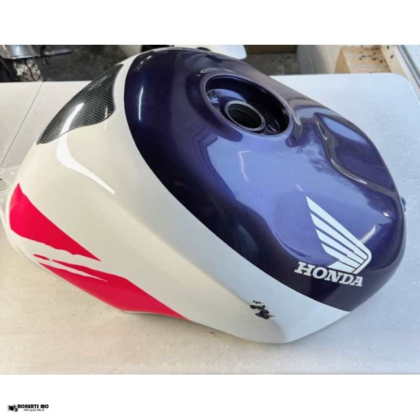 Honda CBR900RR tank