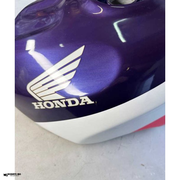 Honda CBR900RR tank