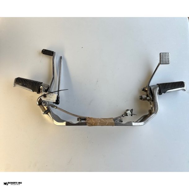 Suzuki VS1400 fodhvilerkonsol med pedaler