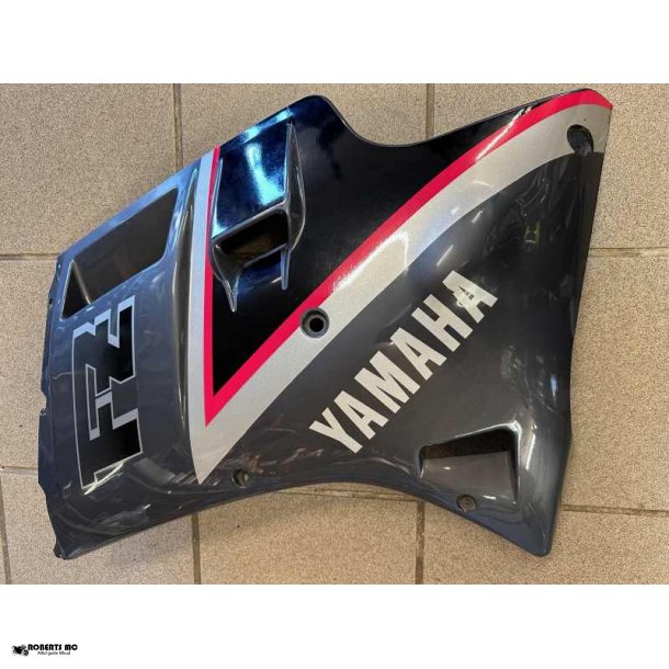 Yamaha FZ750 k�beside