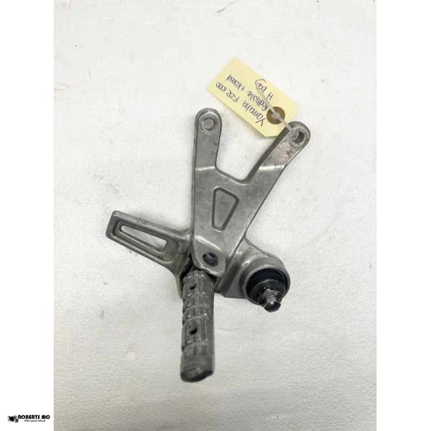 Yamaha FZR1000 fodhvilerkonsol bag hjre