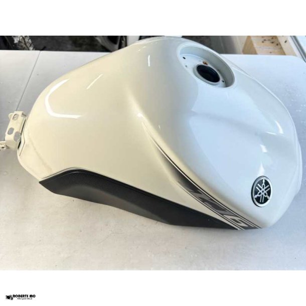 Yamaha XJ6 tank